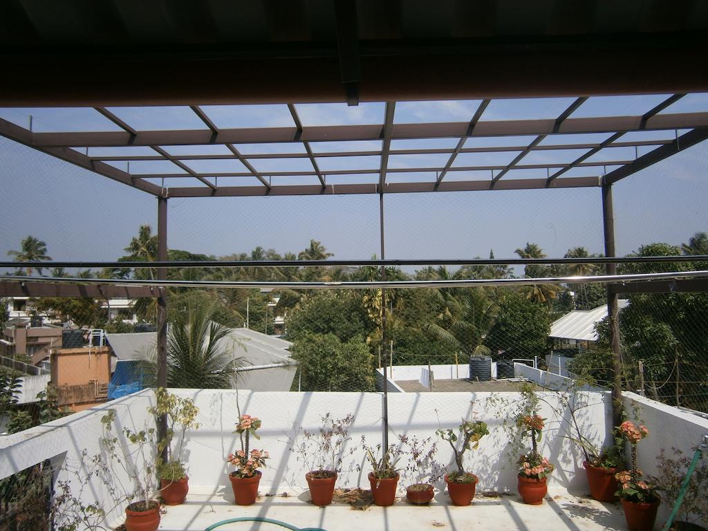 I - One'S Home Stay Kochi Bagian luar foto