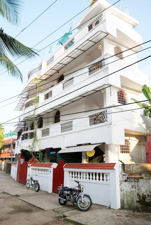 I - One'S Home Stay Kochi Bagian luar foto