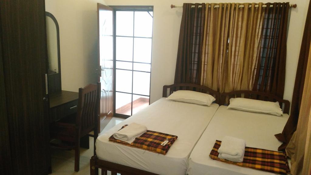 I - One'S Home Stay Kochi Bagian luar foto