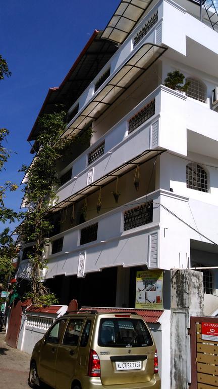 I - One'S Home Stay Kochi Bagian luar foto