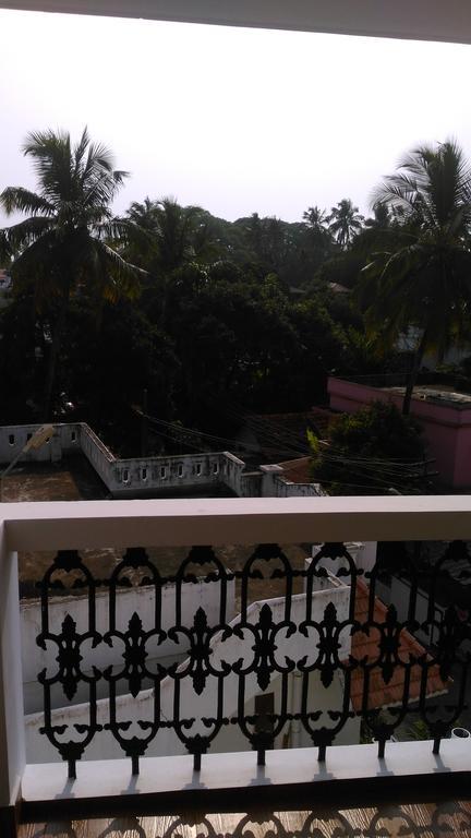 I - One'S Home Stay Kochi Bagian luar foto